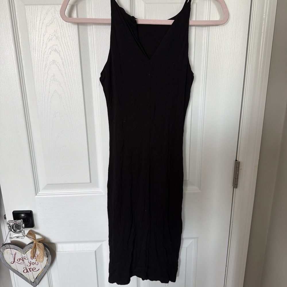 Classic Black V-Neck Sleeveless Dress